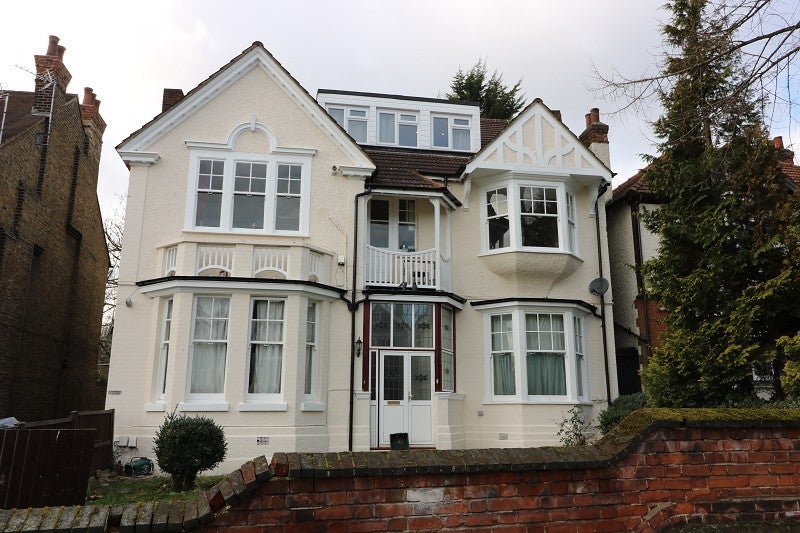 Flat Montpelier Road in Greater London