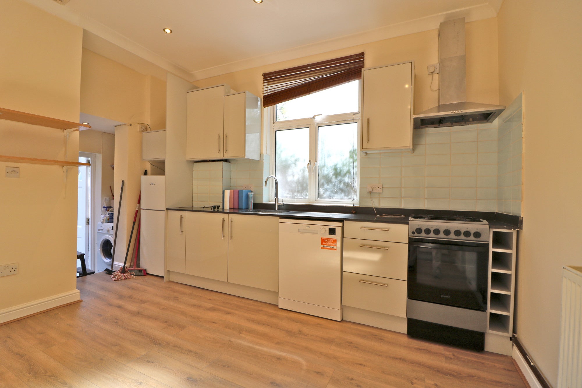 Flat Montpelier Road in Greater London
