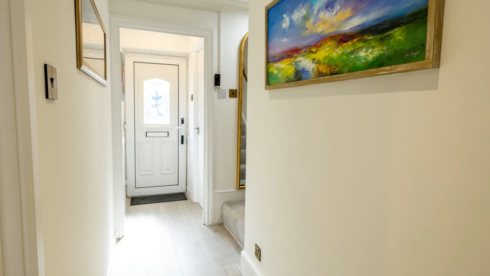 Flat Wine Close in Greater London