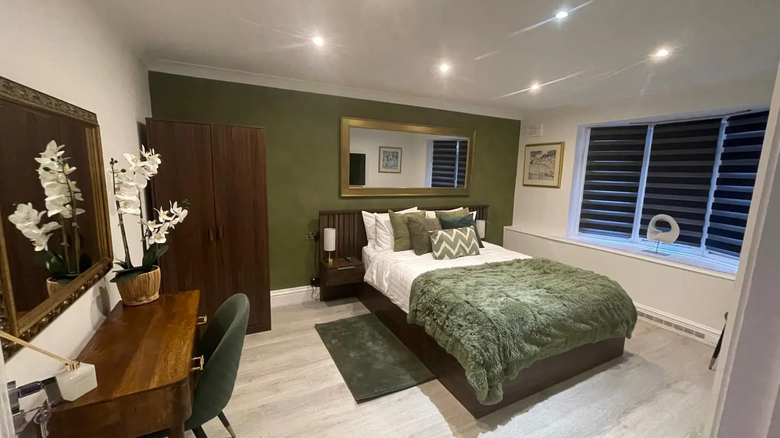 Flat Wine Close in Greater London
