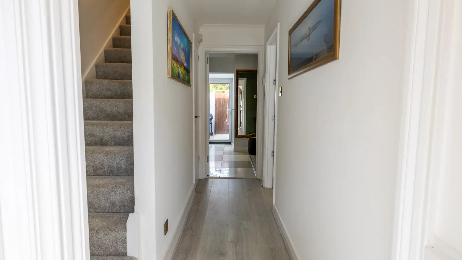 Flat Wine Close in Greater London