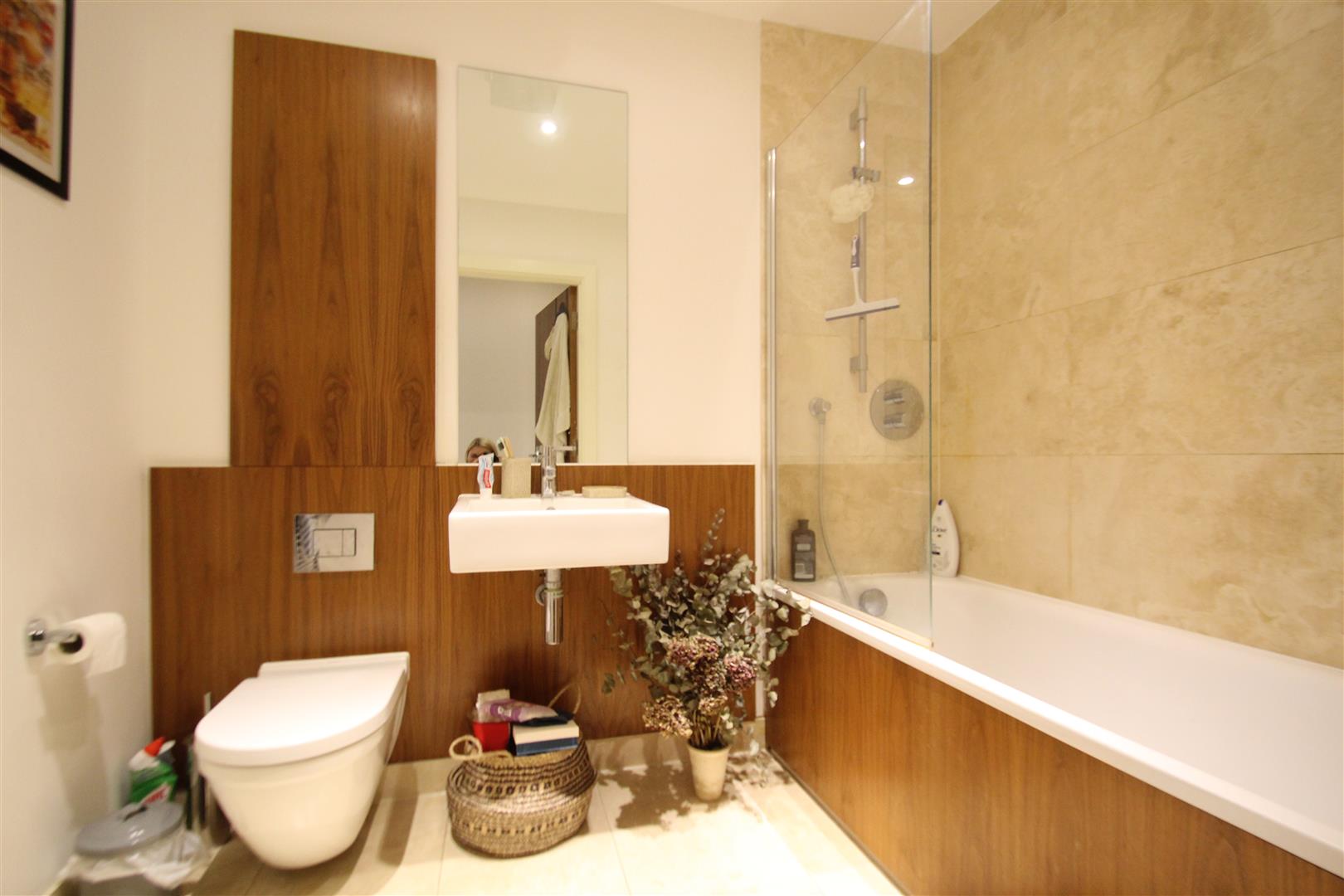 Flat De Beauvoir Crescent in Greater London