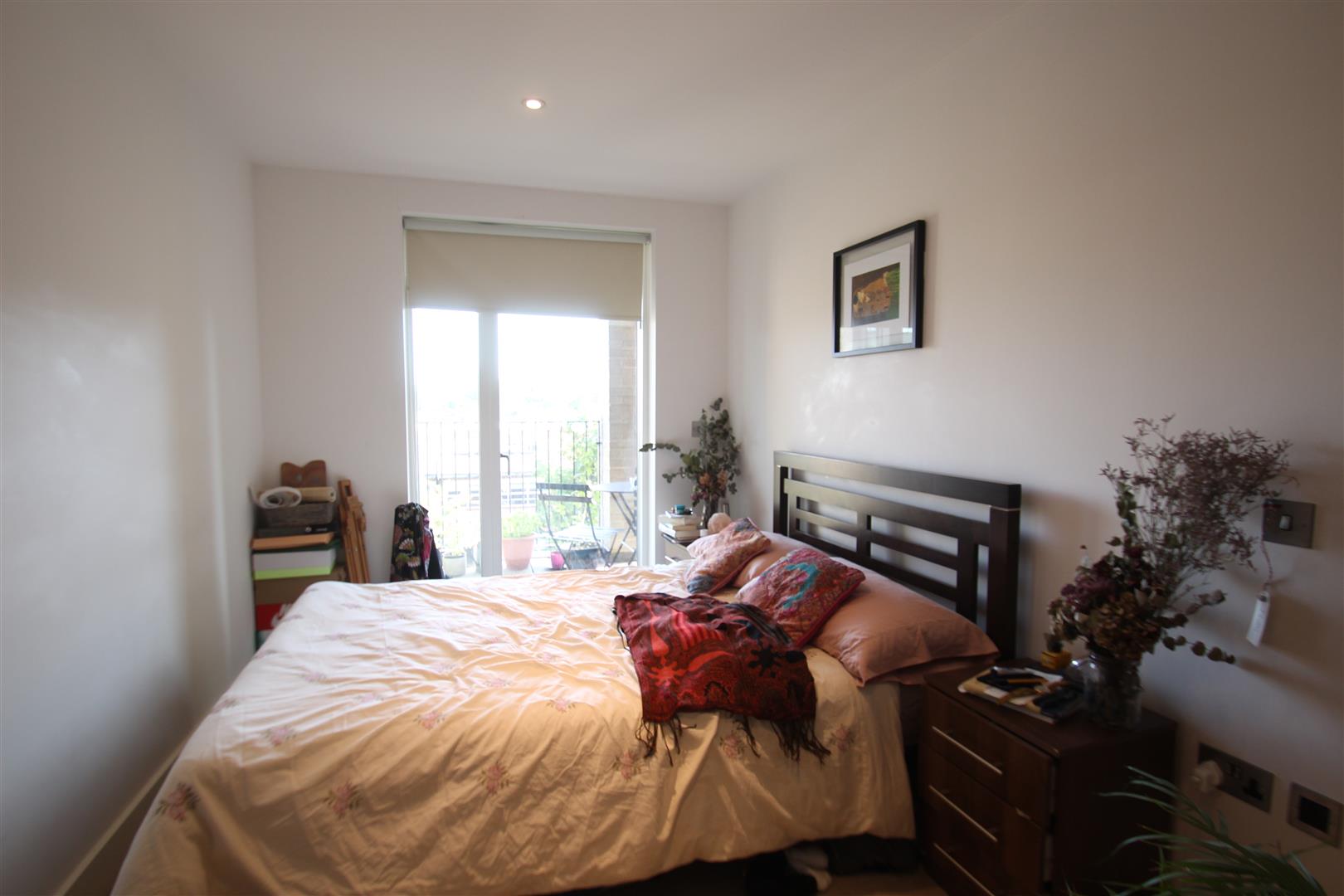Flat De Beauvoir Crescent in Greater London