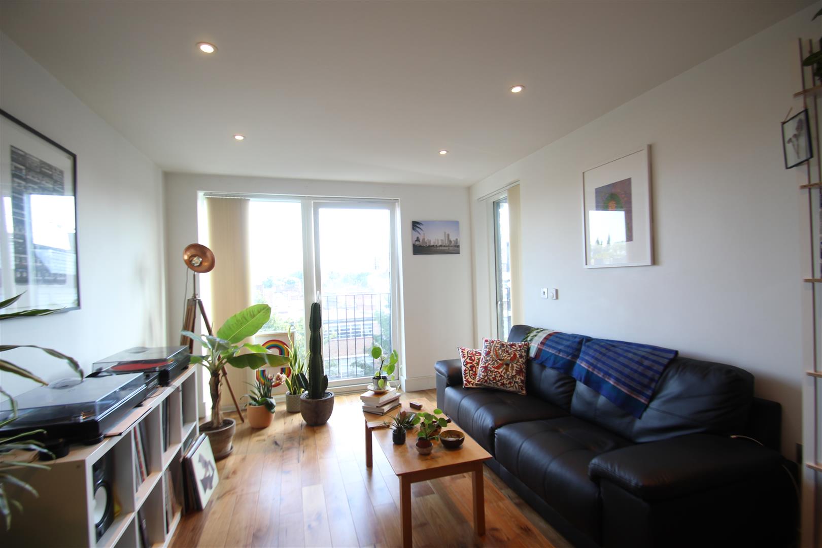 Flat De Beauvoir Crescent in Greater London