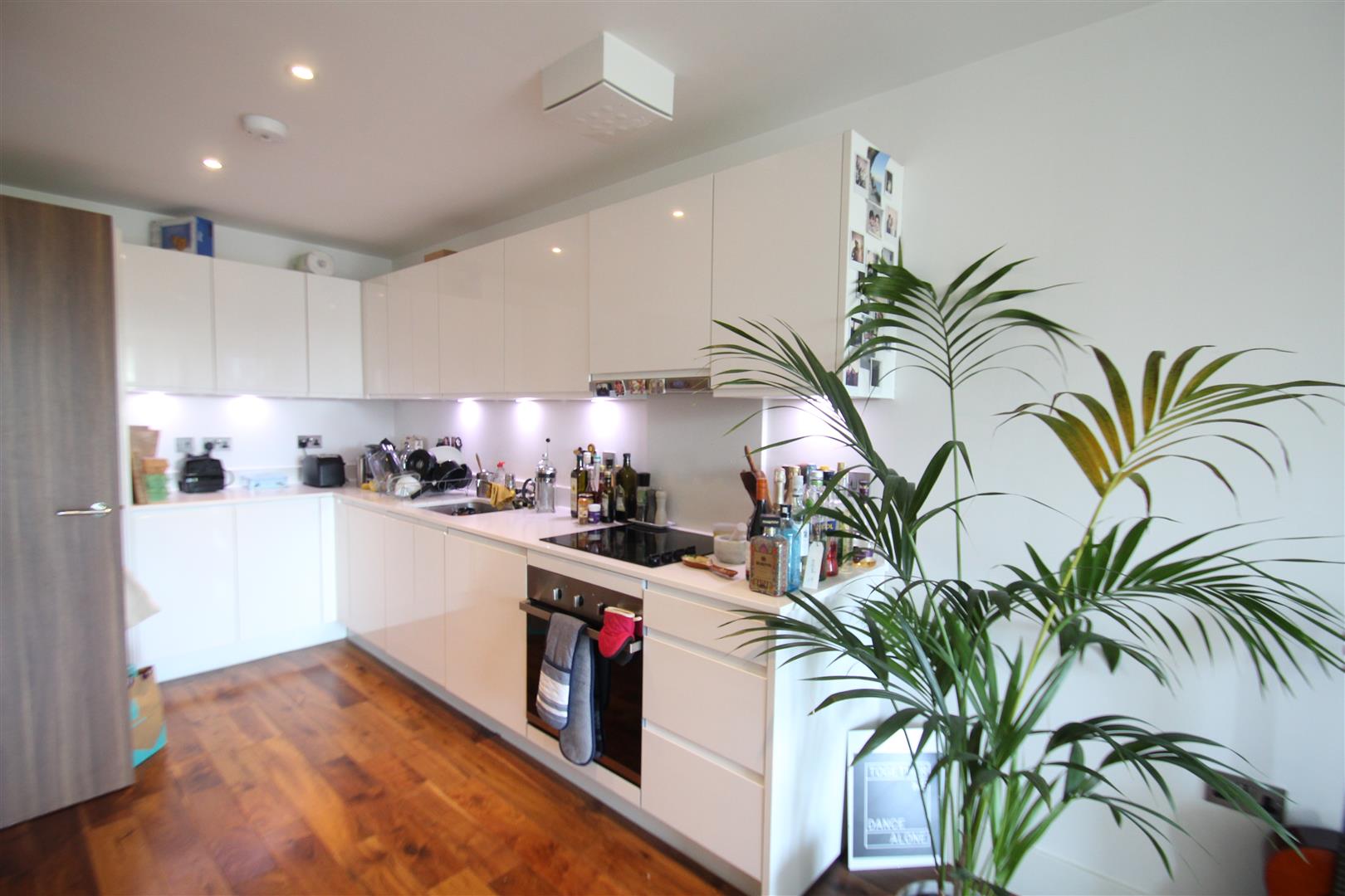Flat De Beauvoir Crescent in Greater London