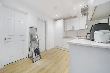 Flat Kingston Road in Greater London