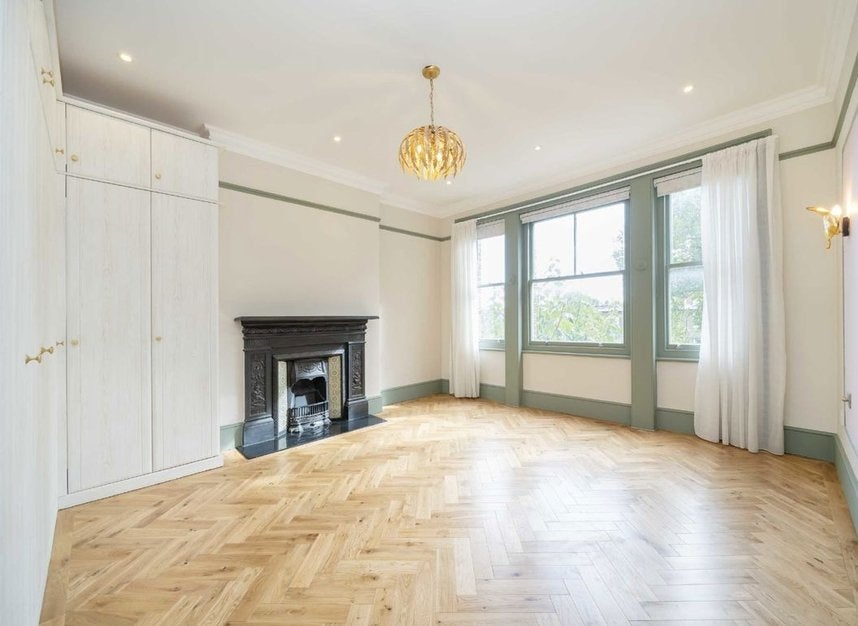 Flat Greencroft Gardens in Greater London