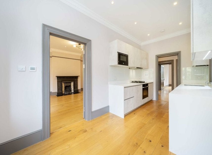 Flat Greencroft Gardens in Greater London
