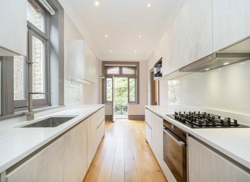 Flat Greencroft Gardens in Greater London