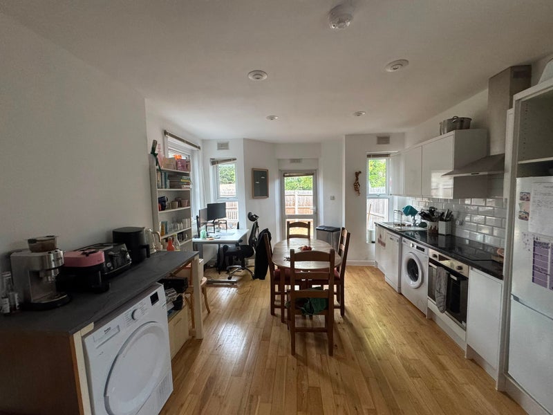 Room Culverden Road in Greater London