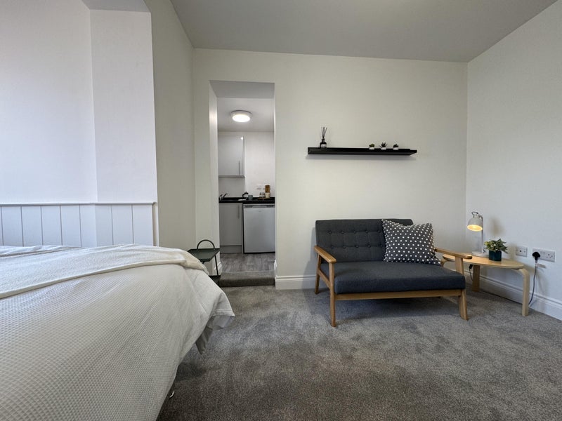 Room Shelley Road in Poole