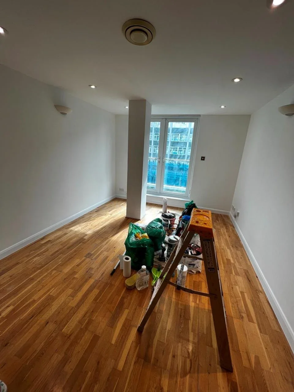 Flat Lyon Road in Greater London
