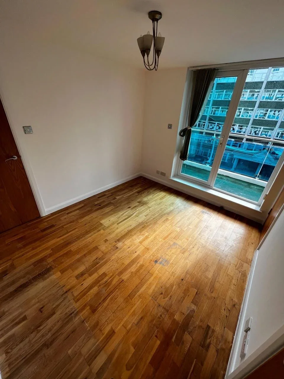 Flat Lyon Road in Greater London