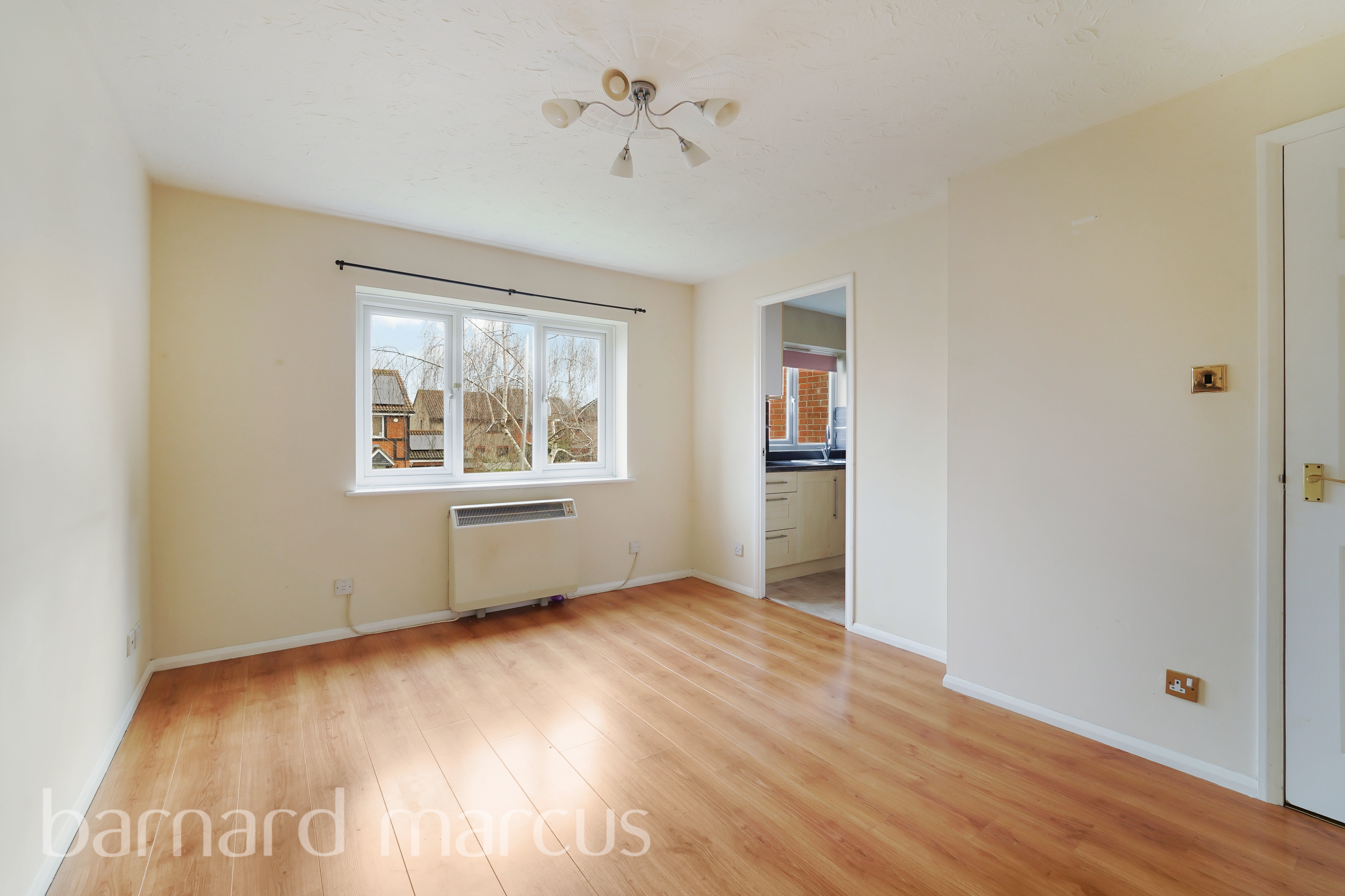 Flat Foxglove Way in Greater London