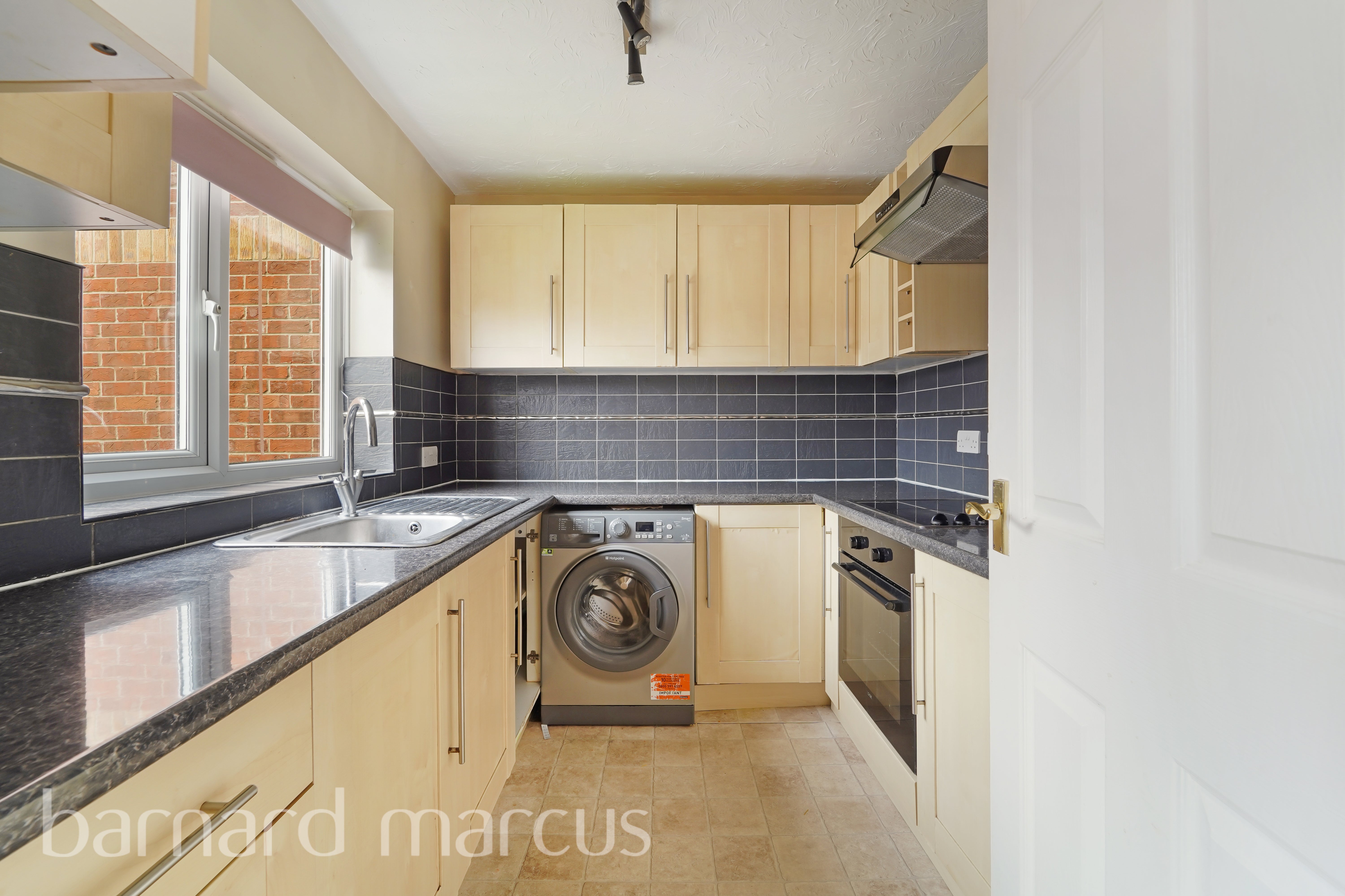 Flat Foxglove Way in Greater London