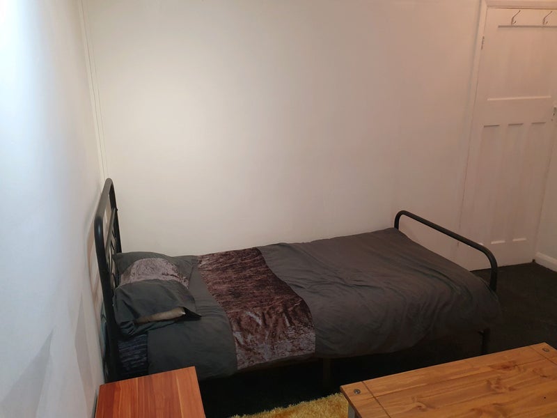 Room Cannon Hill Lane in Greater London