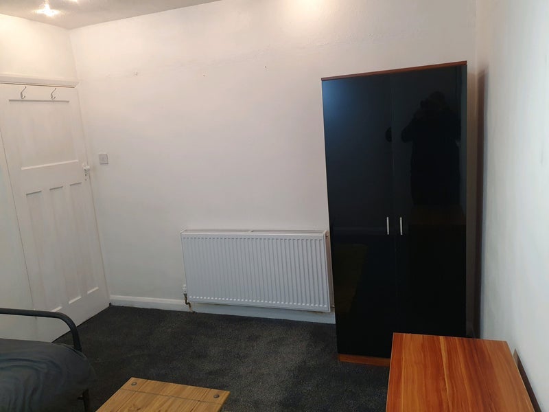 Room Cannon Hill Lane in Greater London