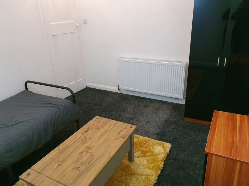 Room Cannon Hill Lane in Greater London