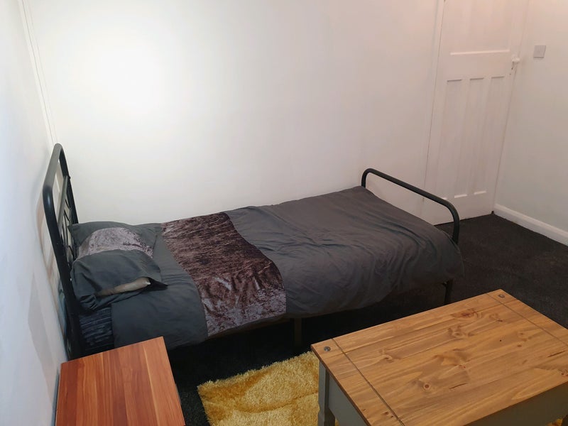 Room Cannon Hill Lane in Greater London