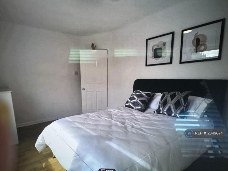 House Olive Road in Greater London