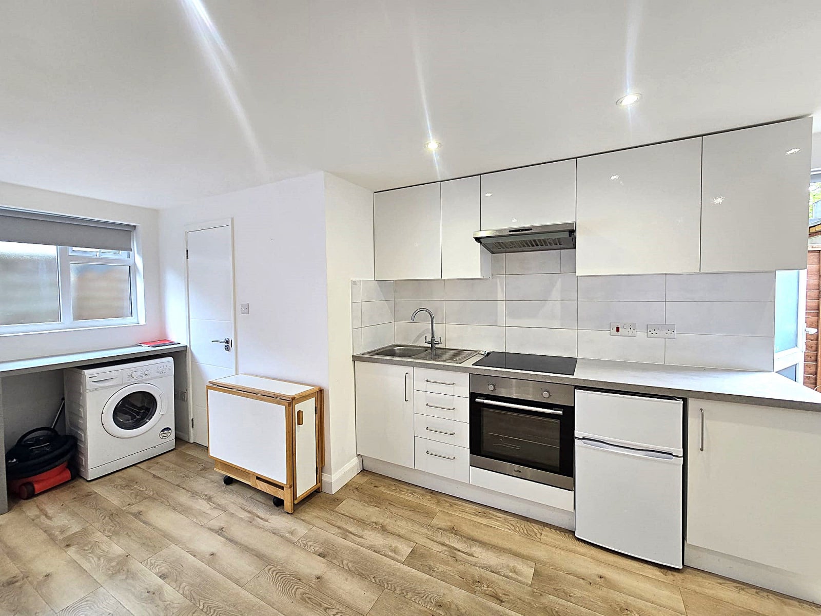 Room Highfield Road in Greater London