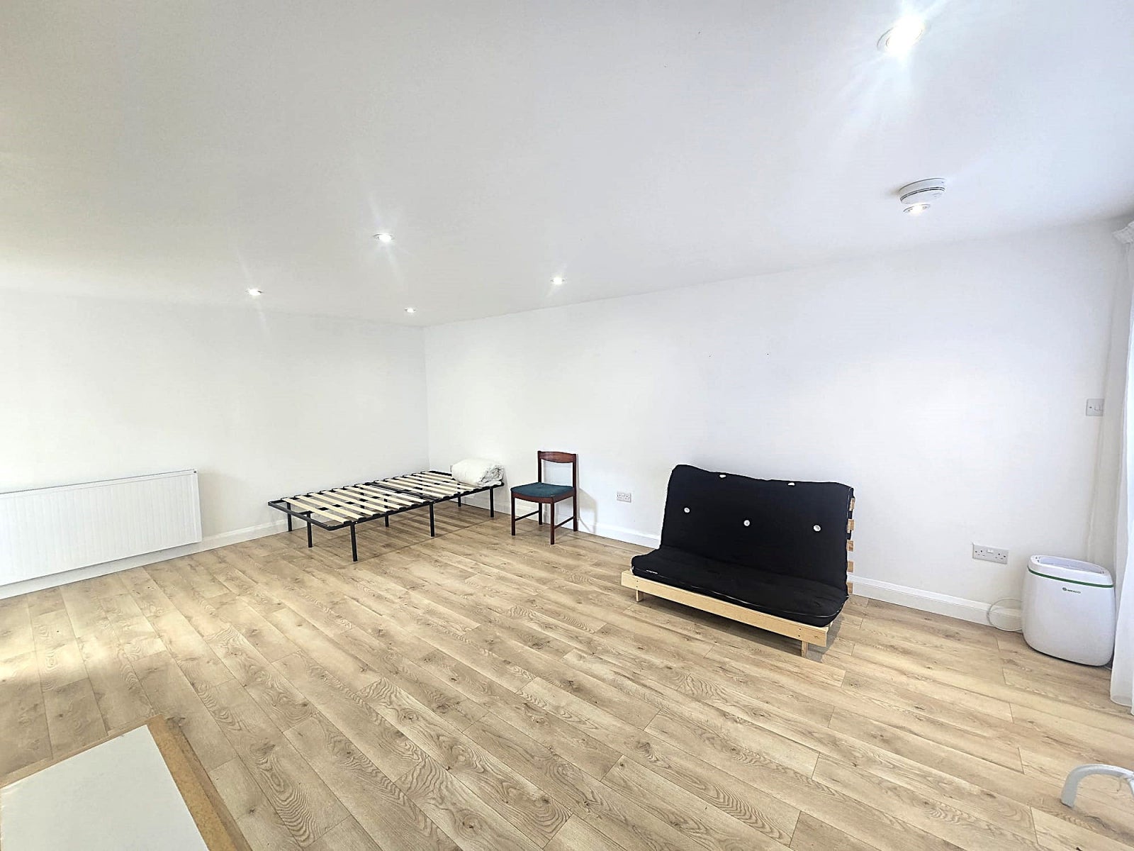 Room Highfield Road in Greater London