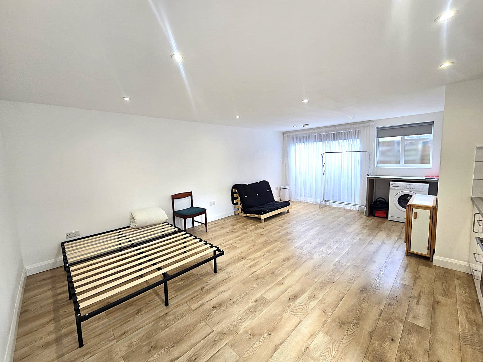 Room Highfield Road in Greater London