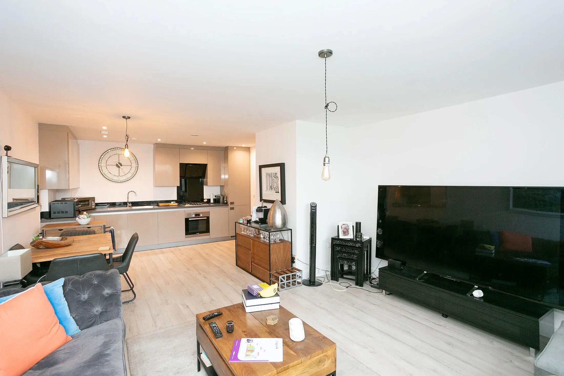 Flat Leavesden Road in Watford