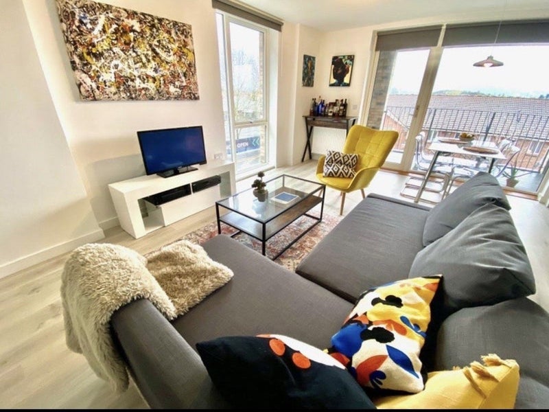 Room Mahindra Way in Greater London