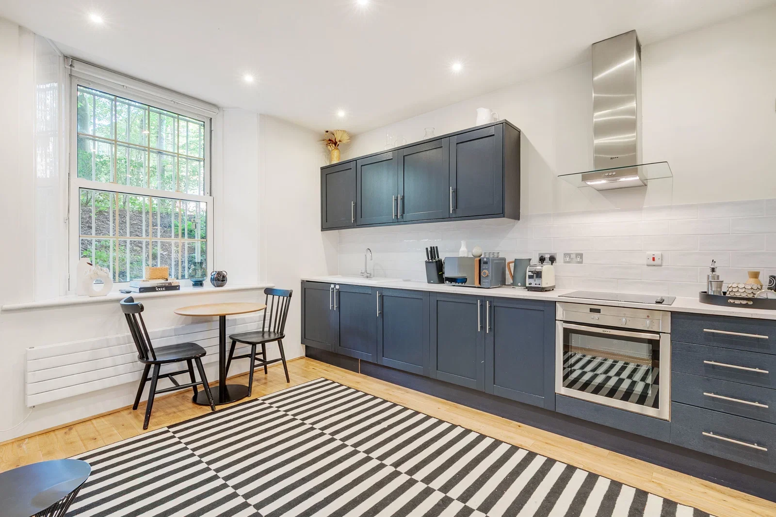 Flat Hyde Park Place Bayswater Road in City of Westminster