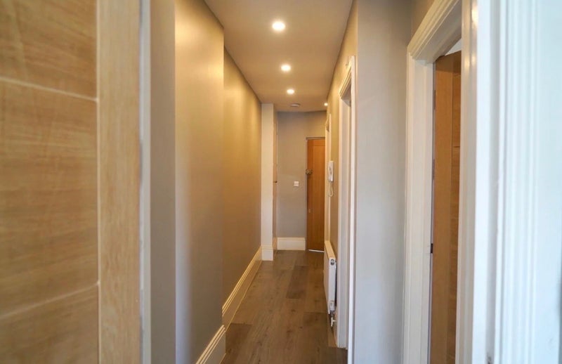 Room Cheam Street in Greater London
