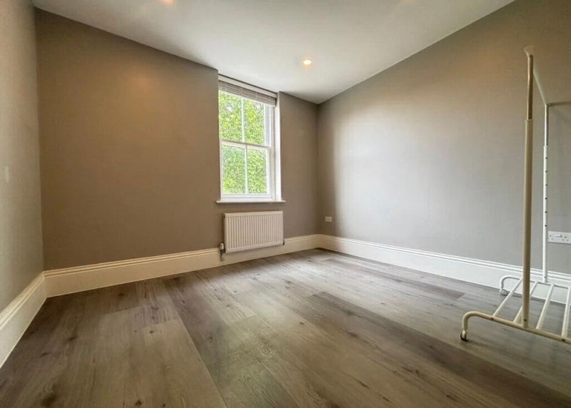 Room Cheam Street in Greater London