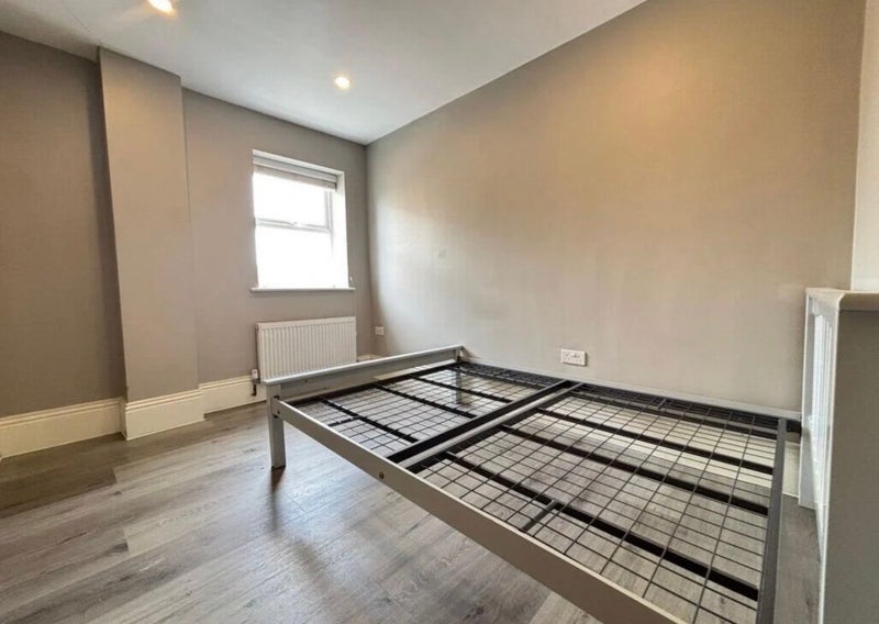 Room Cheam Street in Greater London