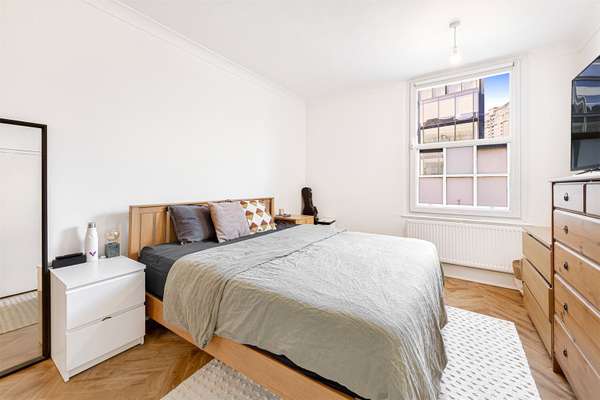 Flat Waterloo Road in Greater London