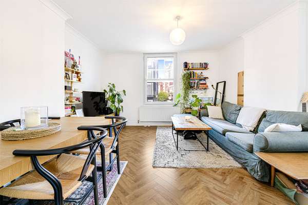Flat Waterloo Road in Greater London