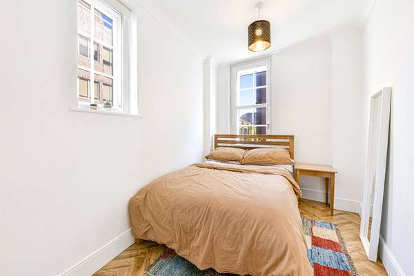 Flat Waterloo Road in Greater London