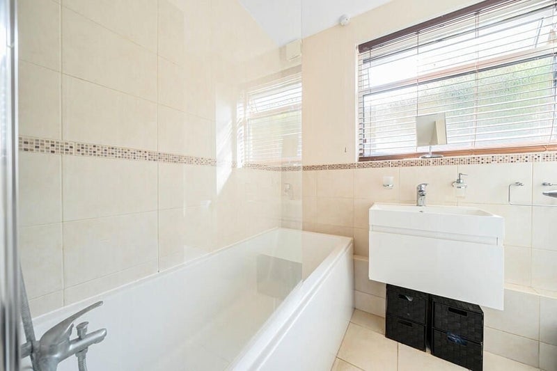 Flat Rickmansworth Road in Greater London