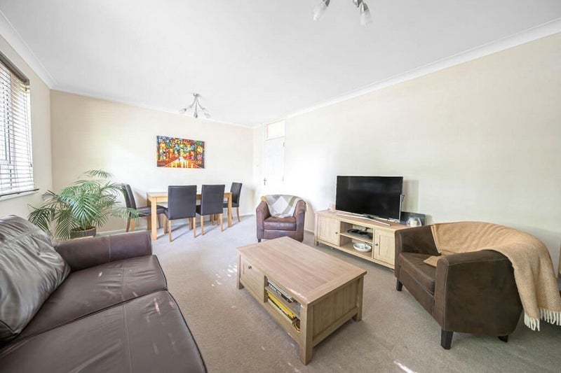 Flat Rickmansworth Road in Greater London