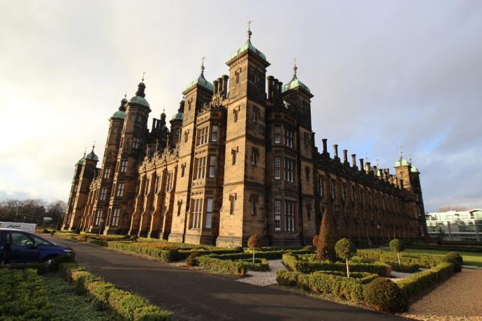 Flat Donaldson Drive in City of Edinburgh