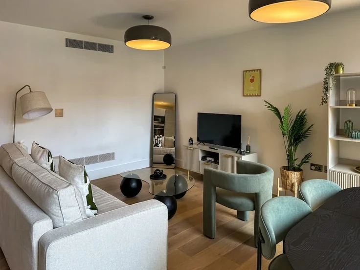 Flat St Anne's Court in City of Westminster