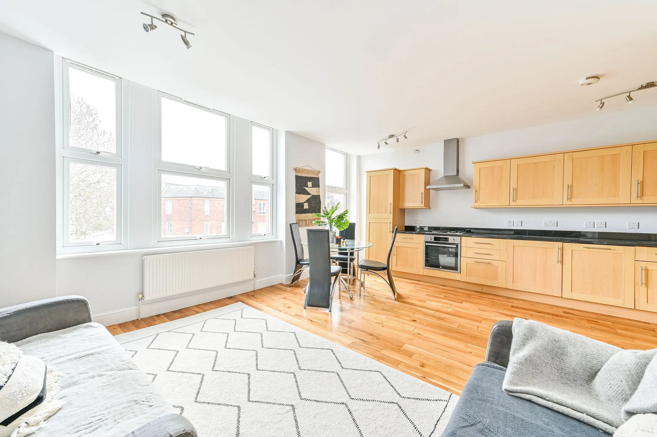 Flat Haselrigge Road in Greater London