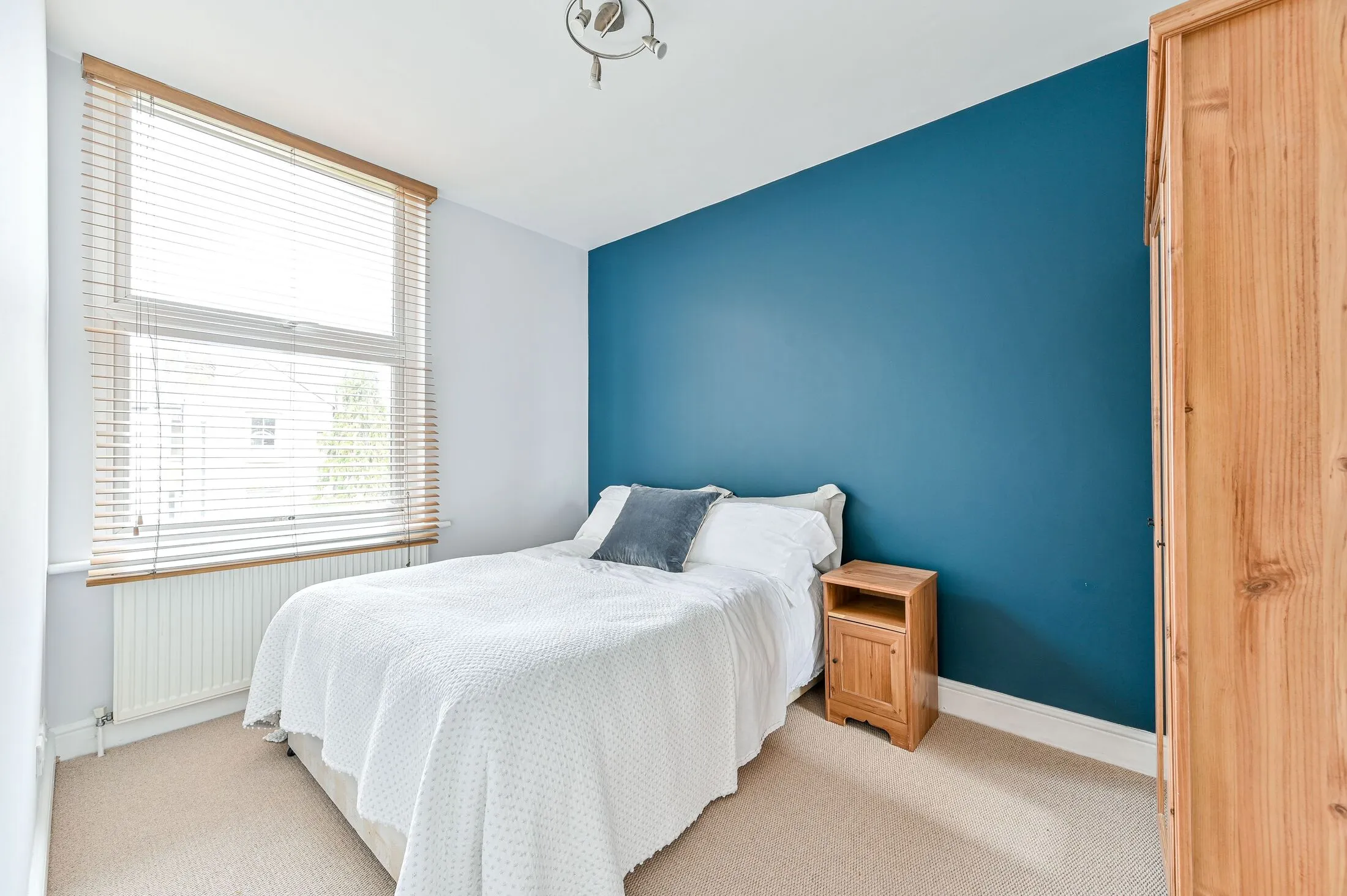 Flat Haselrigge Road in Greater London