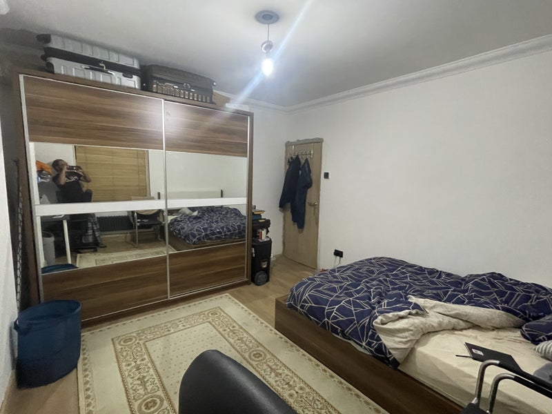 Room Chicksand Street in Greater London