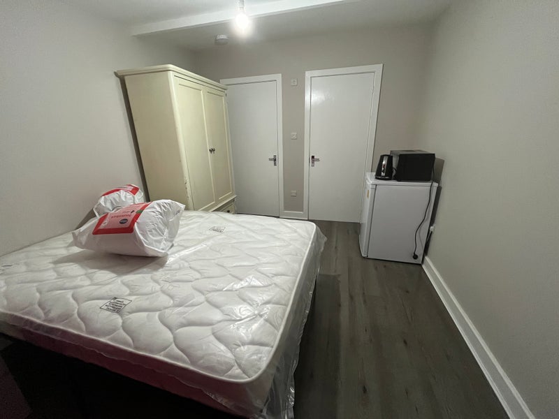 Room Smalls Mead in Crawley