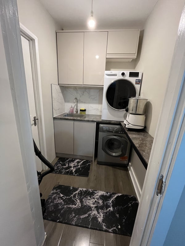 Room Smalls Mead in Crawley
