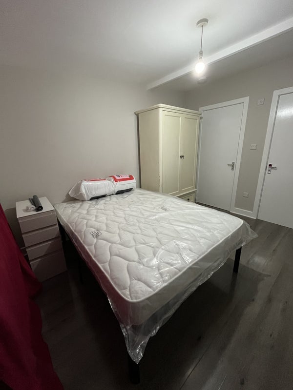 Room Smalls Mead in Crawley
