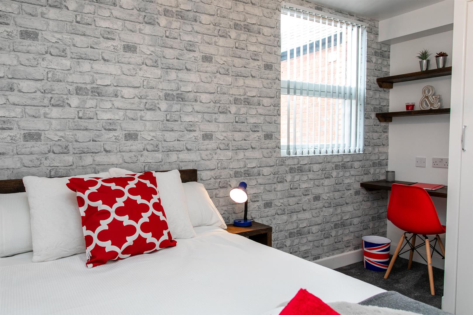 Room Hollis Road in Coventry
