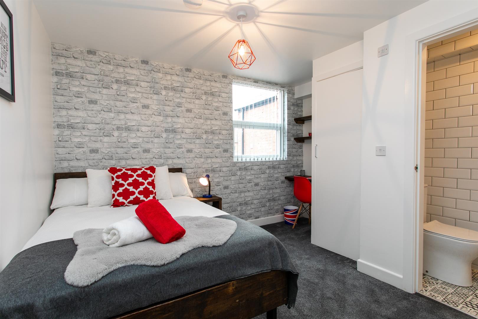 Room Hollis Road in Coventry