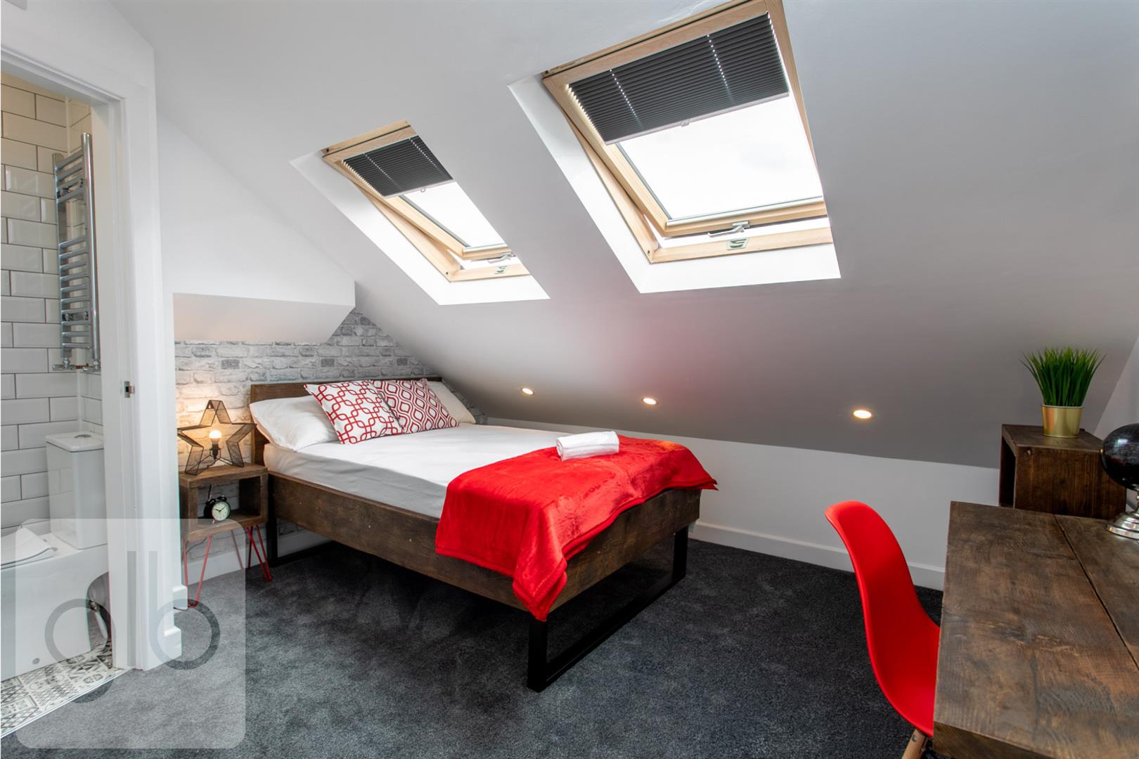 Room Hollis Road in Coventry