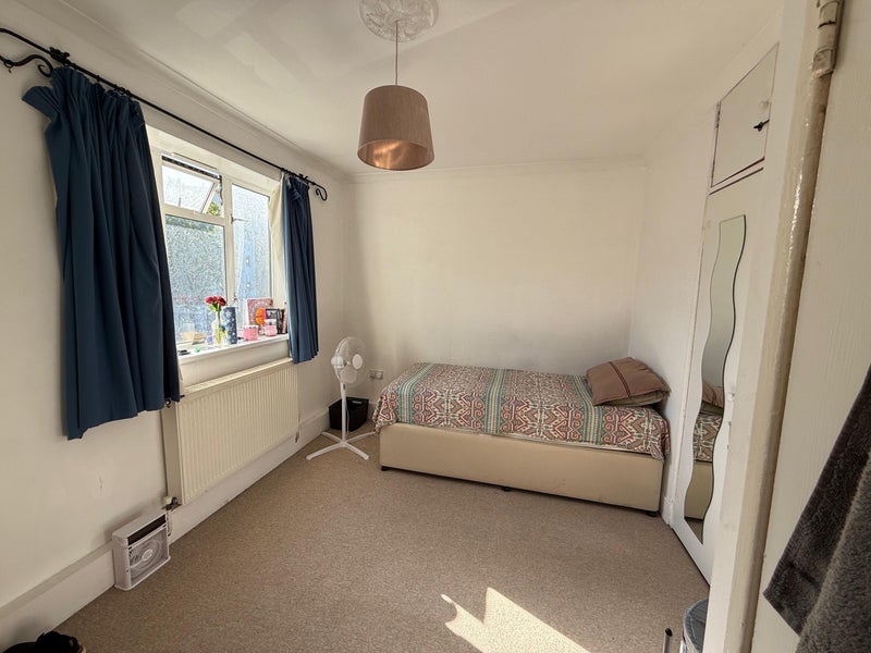 Room Roehampton Lane in Greater London